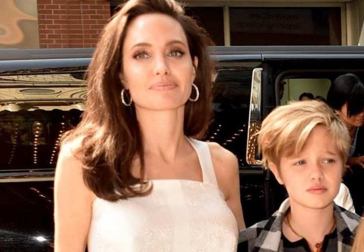  Angelina-Jolie-Shiloh-Jolie-Pitt.